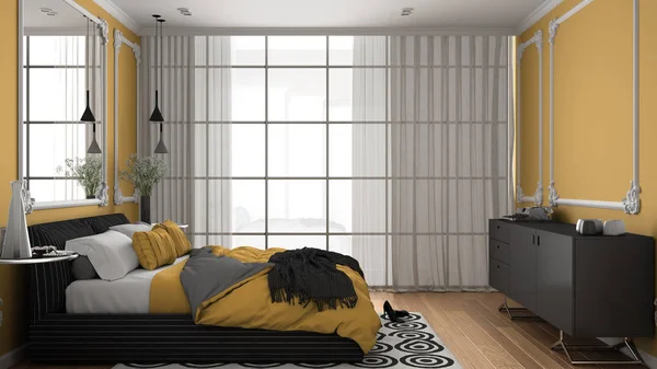 Современная спальня желтого цвета в классической комнате с настенными лепнинами, паркетом, двуспальной кроватью с одеялом и подушками, минималистскими тумбочками, зеркалом и декором. Концепция интерьера — стоковое фото