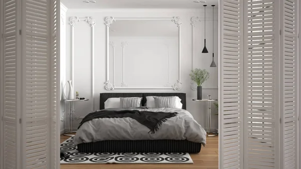 Белые складные двери современной роскошной классической спальни с двуспальной кроватью, ковром и большим зеркалом, дизайном интерьера, концепцией архитектора, размытым фоном — стоковое фото