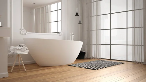 Moderní bílá koupelna v klasickém pokoji s nástěnným obklady, parketovou podlahou, vanou s koberci a příslušenstvím, minimalistickým dřezem a dekoranty, přívěskové lampy. Koncepce interiéru — Stock fotografie