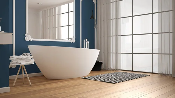 Moderno baño blanco y azul en habitación clásica, molduras de pared, suelo de parquet, bañera con alfombra y accesorios, fregadero y decoración minimalista, lámparas colgantes. Concepto de diseño interior — Foto de Stock