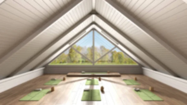Blur fundo design de interiores: projeto inacabado que se torna real, arquitetura estúdio de ioga vazio, organização espacial com tapetes e acessórios, janela panorâmica, ideia de conceito — Fotografia de Stock