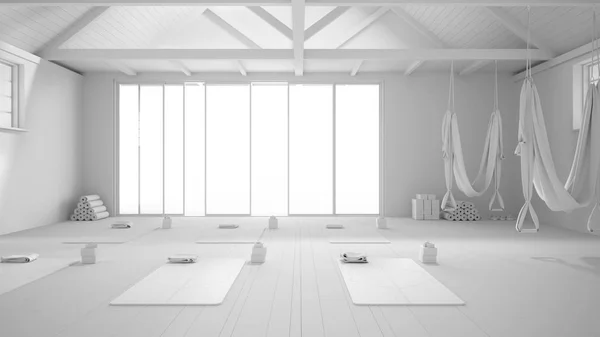 Projeto branco total de estúdio de ioga vazio design de interiores, espaço aberto mínimo com esteiras, redes e acessórios, piso de madeira e telhado, pronto para a prática de ioga, janela panorâmica — Fotografia de Stock