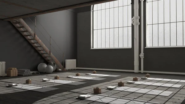 Diseño interior de estudio de yoga vacío, espacio abierto industrial mínimo con escalera de hierro, esteras y accesorios, suelo de parquet y entresuelo, listo para practicar yoga, ventanas panorámicas —  Fotos de Stock