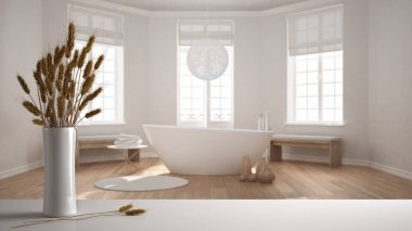 Beyaz masa üstünde ya da rafta pipetler, kuru bitkiler, süs, kulaklar, çarşaf, vazo dalı, küvet, parke ve dekorlarla dolu beyaz banyo, modern minimal iç tasarım.