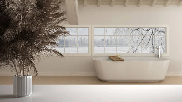 白色桌面或架子 有稻草 干植物 装饰品 花瓶中的枝条 带有浴缸 茶壶和装饰品的老式浴室 现代简约室内设计 — 图库照片