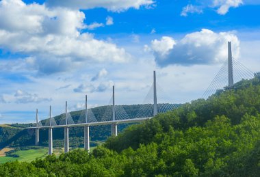 Viyadük Köprüsü Millau Aveyron Fransa 'dan ayrıldı