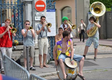 Lyon, Fransa - 28 Haziran 2014: halklar için oynama Street müzisyenler