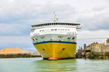 Sarı feribotta Atlantik Okyanusu Fransa İngiltere'de Dieppe - New Haven