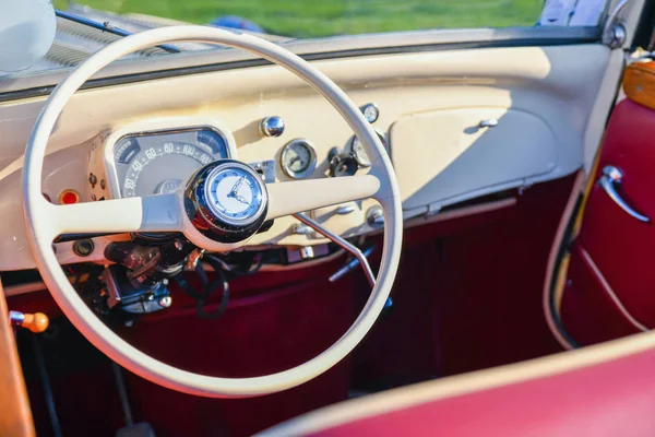 Interior Carro Retro Vintage Com Roda Painel Particular Elegância — Fotografia de Stock