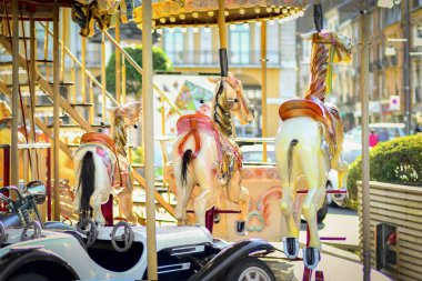 Fransız retro vintage renkli ışıklar ile atlıkarınca