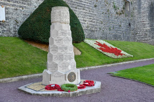 DIEPPE, FRANCIA - 11 de septiembre de 2018: Monumento a los soldados canadienses durante el desembarco del 19 de agosto de 1942 — Foto de Stock