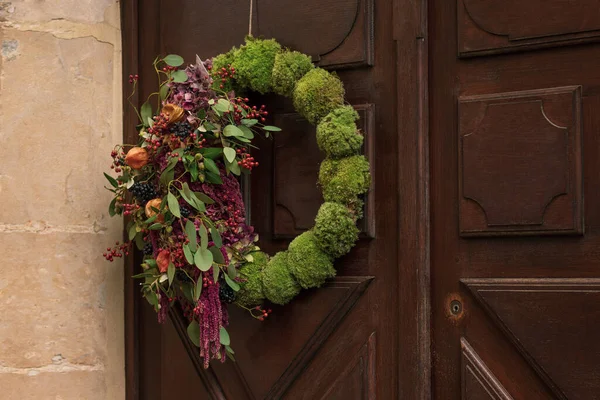 Couronne Avec Les Baies Rouges Les Feuilles Sèches Les Fruits — Photo