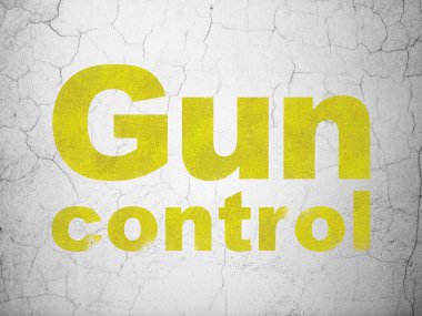 Gizlilik kavramı: duvar arka plan üzerinde silah kontrolü