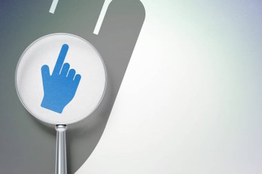 Web geliştirme kavramı: fare imleci ile dijital arka plan üzerinde optik cam