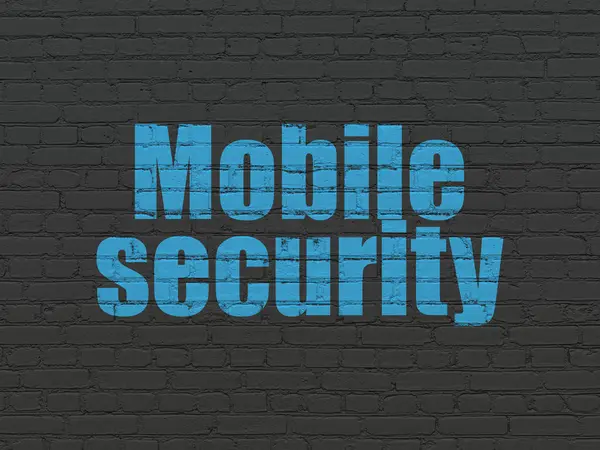 Концепция защиты: Мобильная безопасность на фоне стен — стоковое фото