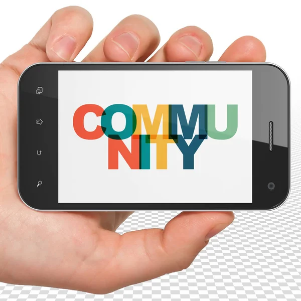 Sosyal ağ kavramı: el Smartphone ile topluluk ekranda Holding — Stok fotoğraf