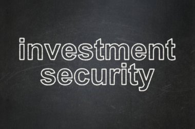 Gizlilik kavramı: Kara tahta arka plan üzerinde yatırım güvenliği