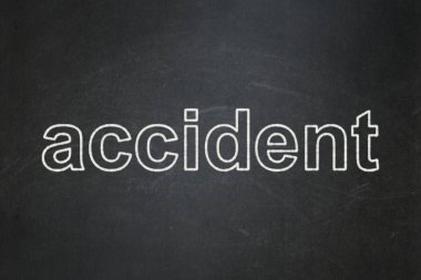 Sigorta kavramı: kaza kara tahta arka plan üzerinde