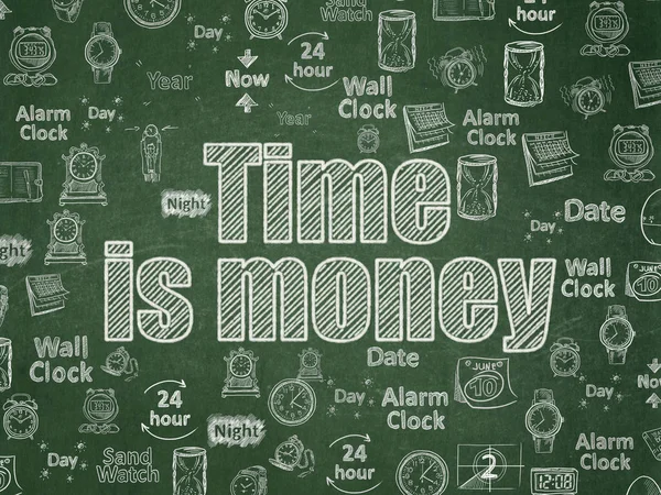 Conceito de tempo: Tempo é dinheiro no fundo do conselho escolar — Fotografia de Stock