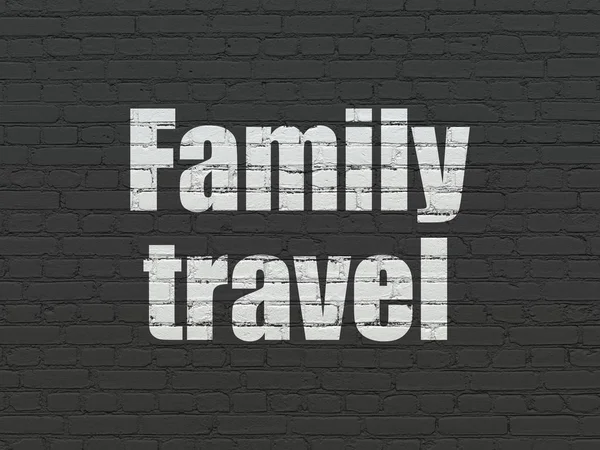 Концепція відпустки: Сімейні подорожі на тлі стіни — стокове фото