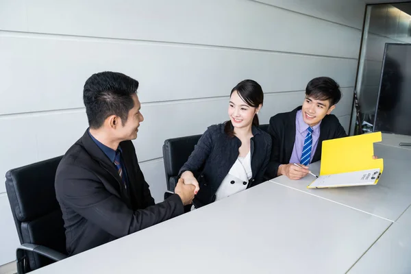 Confident Businesswoman Sitting Table Shaking Hand Signing Paperwork His Partner — Stock Photo, Image