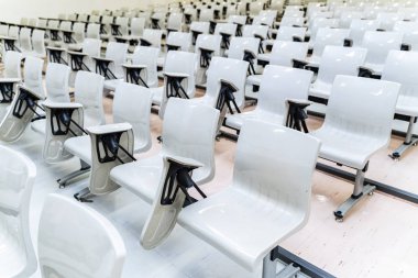 Sandalye Seminer Toplantı salonu ve konferans salonu.