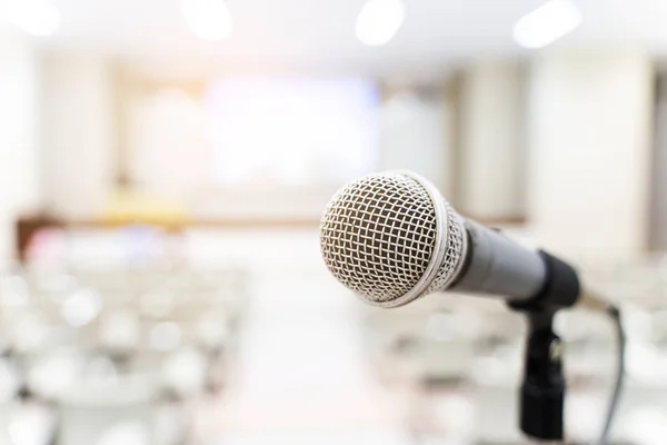 Microfone Sobre Fórum Negócios Desfocado Reunião Conferência Treinamento Aprendizagem Coaching — Fotografia de Stock