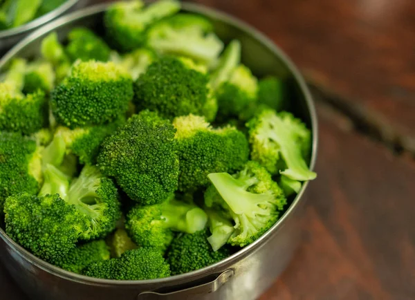 Ham taze brokoli çiçeği, sağlıklı yeşil Organ hazır yemek için.