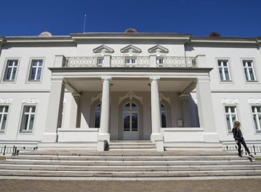 Amber Müze adımları ve sütunları Palanga, Litvanya ile güzel bina beyaz