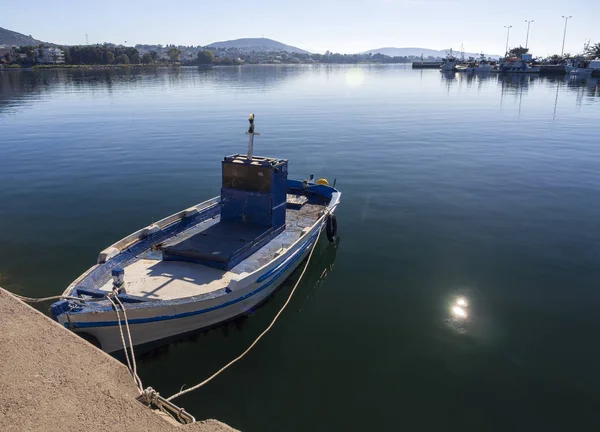 Barco Pesca Uma Tarde Ensolarada Mar Egeu Calmo Ilha Evia — Fotografia de Stock