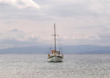 Gün batımında Adası Akdeniz'de Yunanistan'yat