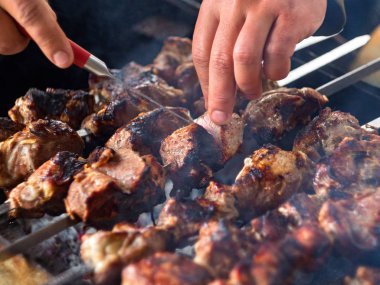 Et parçaları üzerinde kömür ızgara - pişer Barbekü (kebap, Kebab)