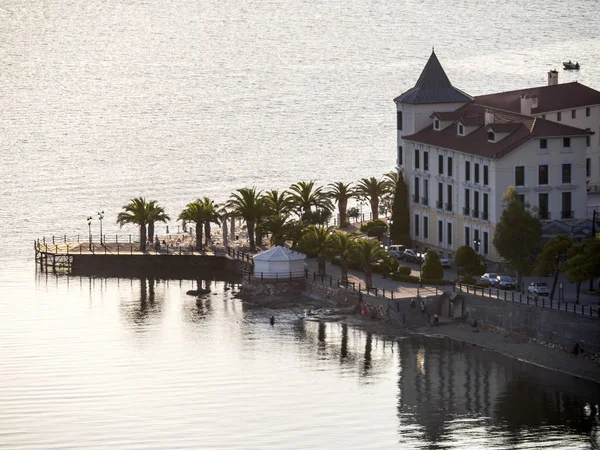 Loutra-Edipsou Evia Adası (Euboea) Ege Denizi'nde, sıcak su kaynakları ile Yunan spa Resort güzel bir gün batımı