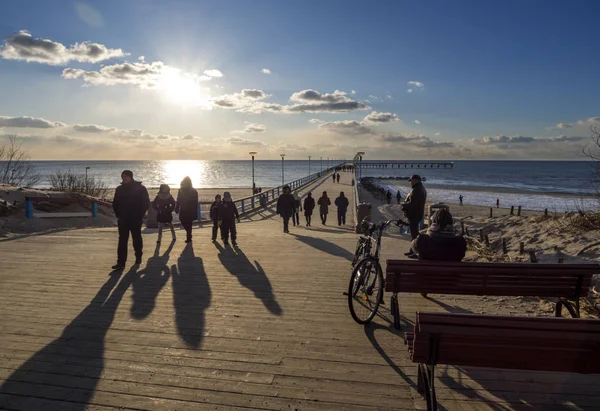 Tramonto Vacanzieri Sul Ponte Palanga Sul Mar Baltico Klaipeda Lituania — Foto Stock