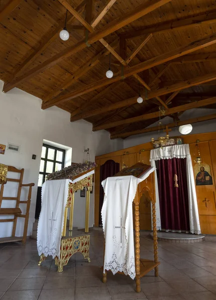 Interieur Decoratie Van Grieks Orthodoxe Kerk Met Pictogrammen Kandelaar — Stockfoto