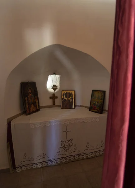 Interieur Decoratie Van Grieks Orthodoxe Kerk Met Pictogrammen Kandelaar — Stockfoto