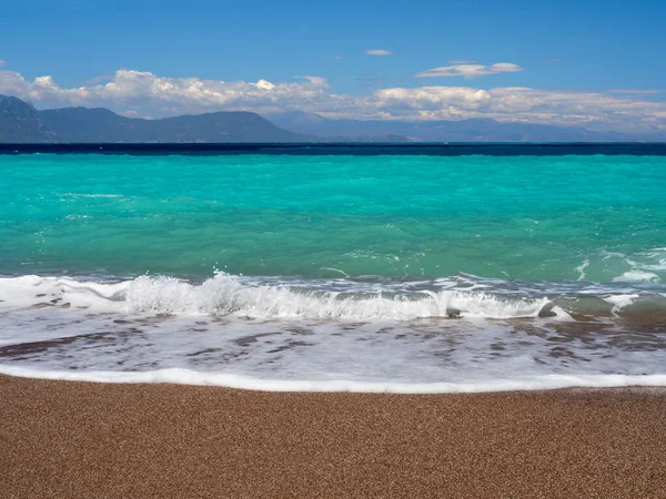 Vackra Skummande Vågor Stranden Psatha Korintiska Viken Och Joniska Havet — Stockfoto