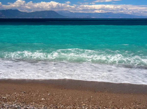 Vackra Skummande Vågor Stranden Psatha Korintiska Viken Och Joniska Havet — Stockfoto