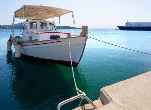 White Fishing Boat Awning Port Greek Resort Town Marmari Island — Stock Photo, Image