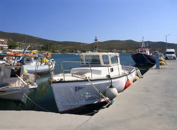 Marmari Isla Evia Grecia Agosto 2020 Barco Pesca Blanco Con — Foto de Stock