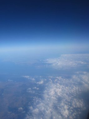 Kuşların Üstünde yer üstü