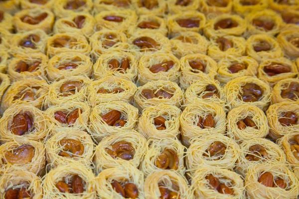Somunlar ile ince pipetler Doğu tatlılar baklava