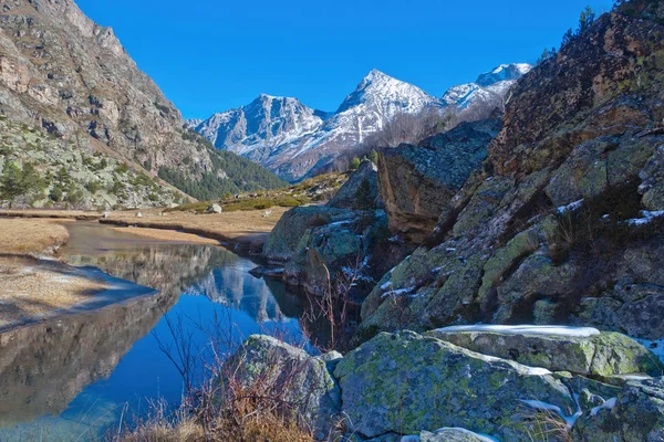 Kaukasus Berge malerische Schlucht — Stockfoto