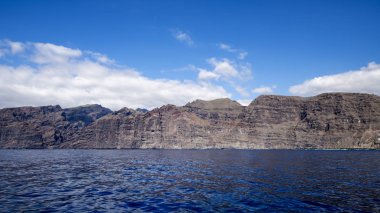 Maestose scogliere gigante Los Gigantes volkanik doğa