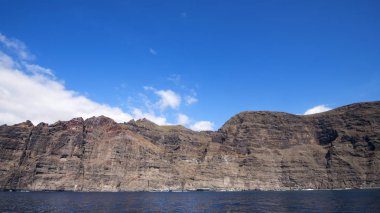 Maestose scogliere gigante Los Gigantes volkanik doğa