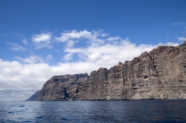 Maestose scogliere gigante Los Gigantes volkanik doğa