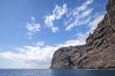 Maestose scogliere gigante Los Gigantes volkanik doğa