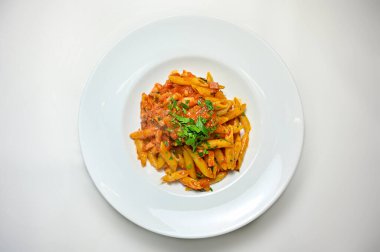 Penne tüm amatriciana makarna domates