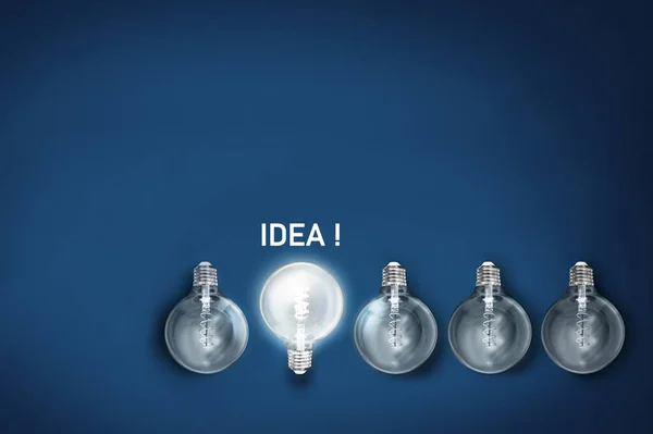 Idee Creativiteit Innovatie Verlicht Gloeilamp Rij Dimmen Degenen Concept Oplossing — Stockfoto