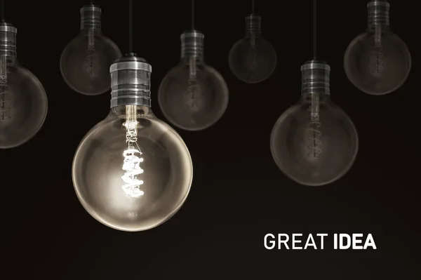Gran Idea Creatividad Innovación Bombilla Iluminada Fila Tenue Solución Concepto — Foto de Stock